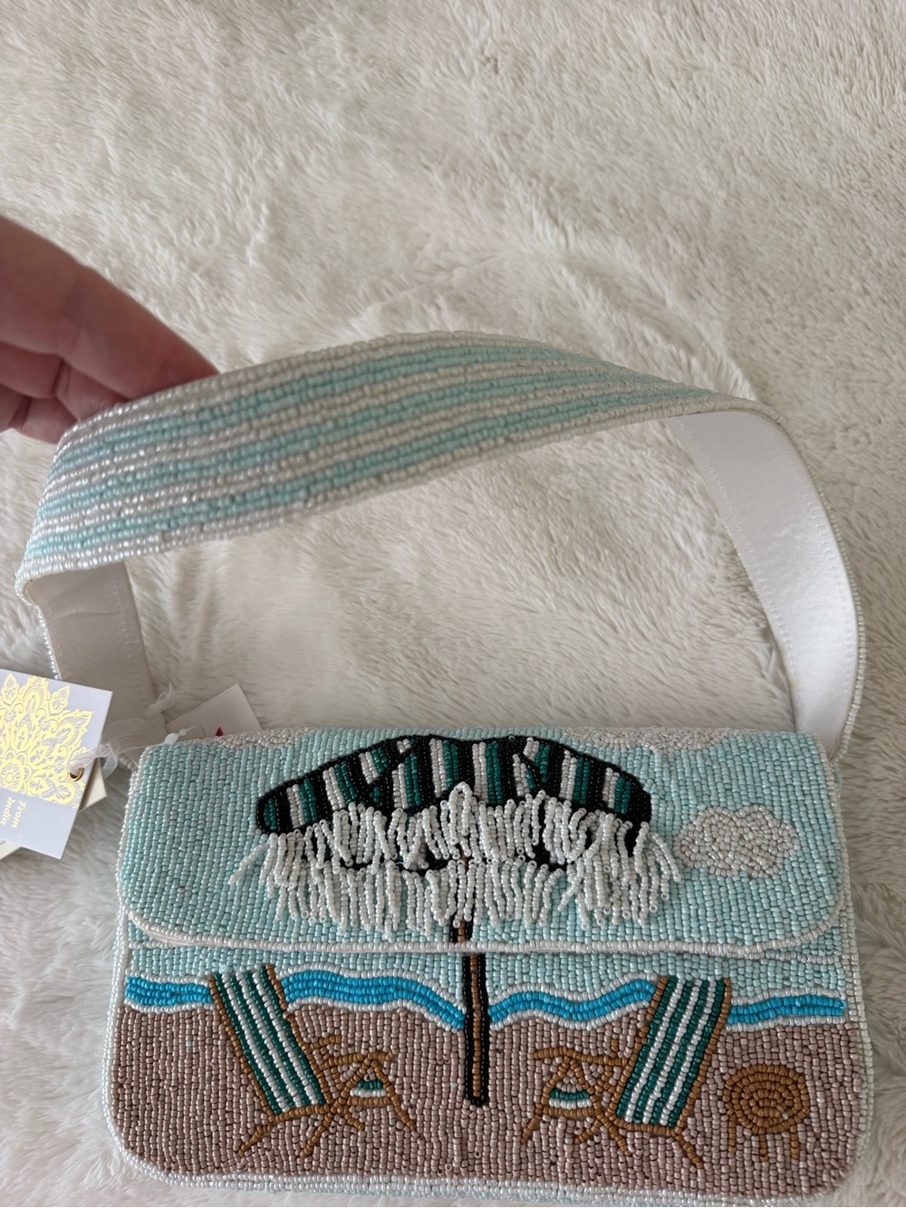 NWT Hand-Beaded Beach Scene Shoulder Bag in Light Blue, White and Tan - Picture 5 of 15
